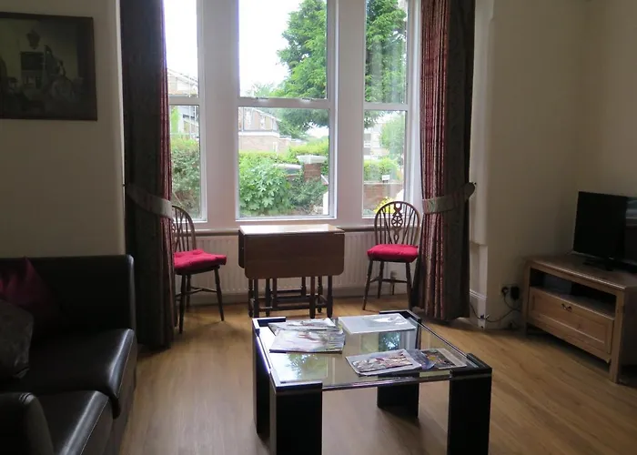 Garden Flat, Ealing