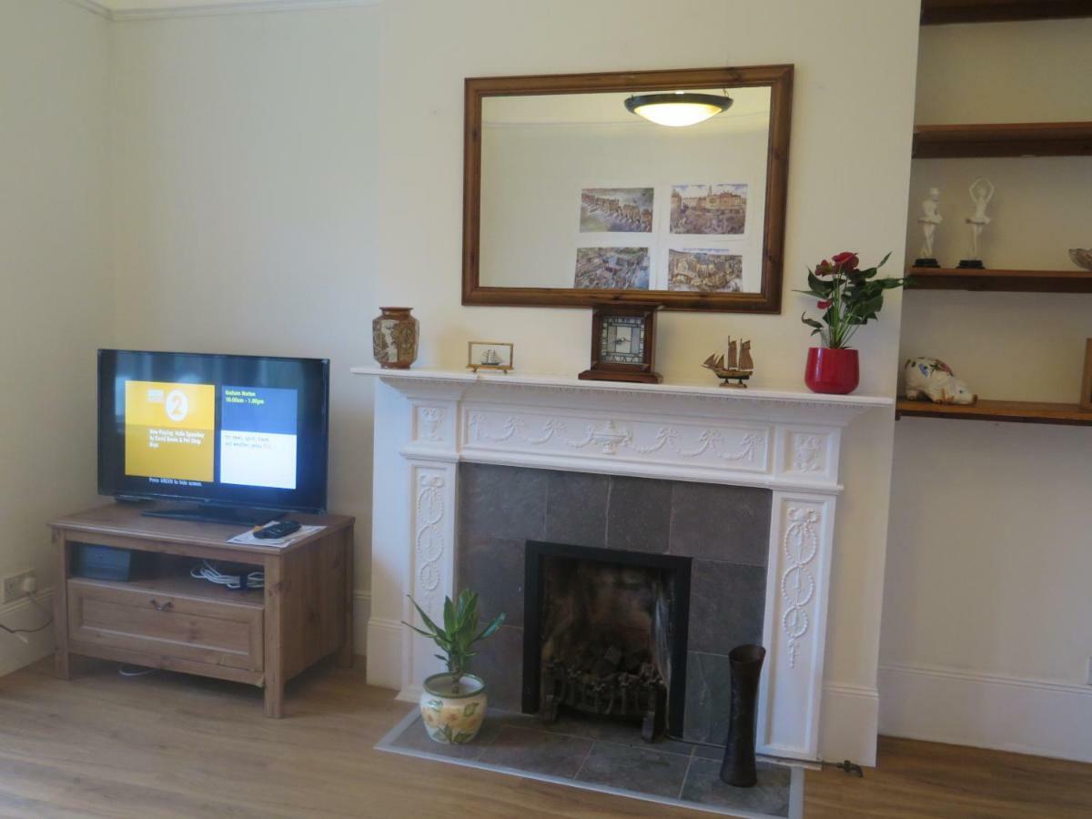 Garden Flat, Ealing
