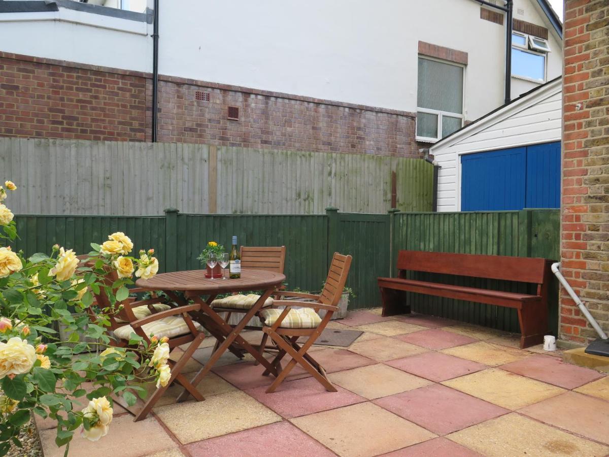 Garden Flat, Ealing