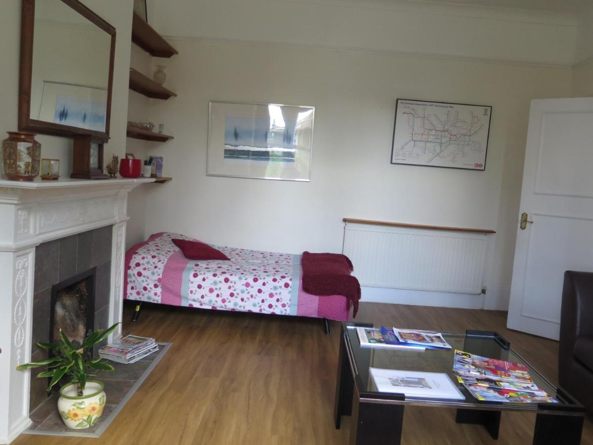 Apartment Garden Flat, Ealing